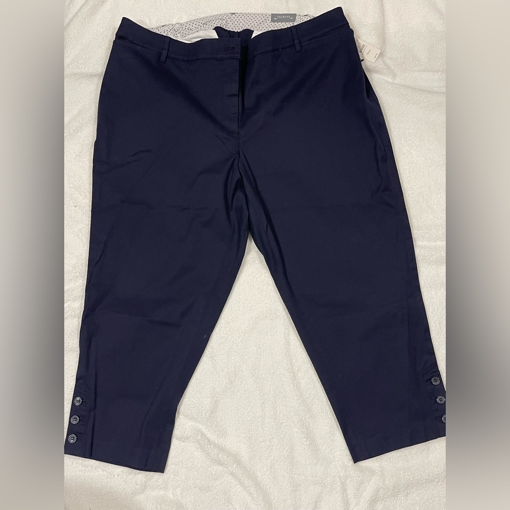 🆕Talbots NWT perfect crop pant 18 Women’s Petite sizing w/ slim leg button trim.